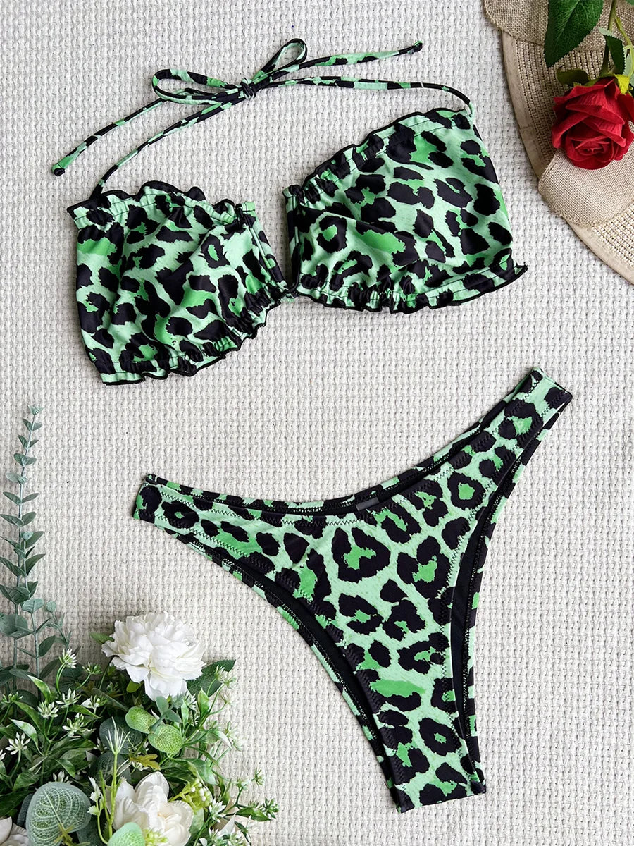 Bikini brasileño seductor con estampado de leopardo