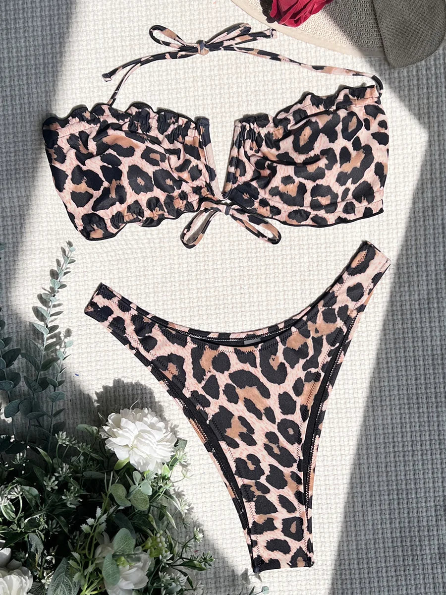 Bikini brasileño seductor con estampado de leopardo